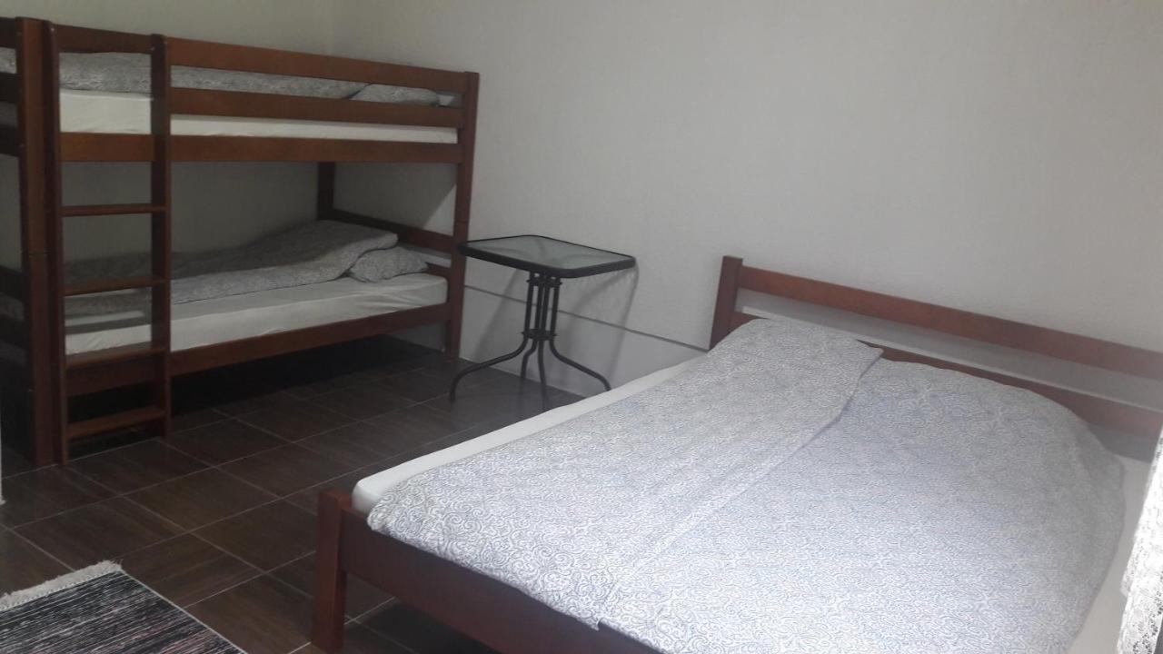 Lola Guest House Vuthaj Exterior foto