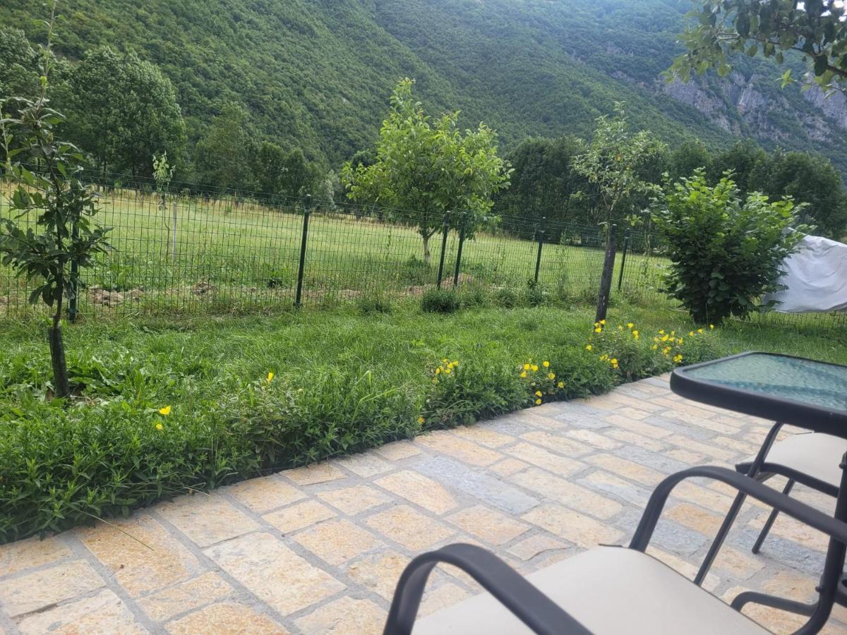 Lola Guest House Vuthaj Exterior foto