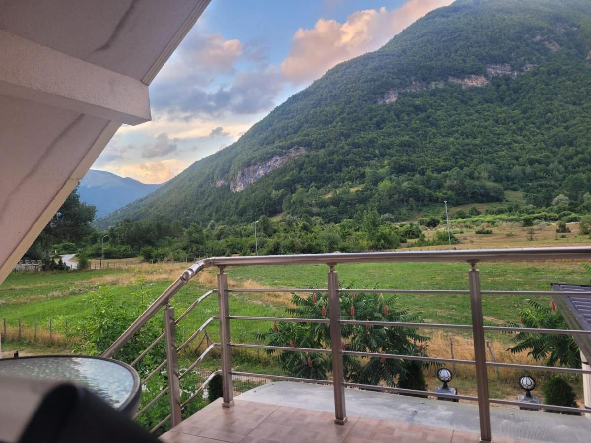 Lola Guest House Vuthaj Exterior foto