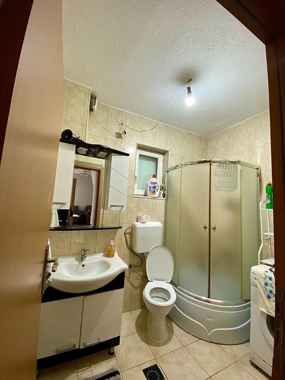 Lola Guest House Vuthaj Exterior foto